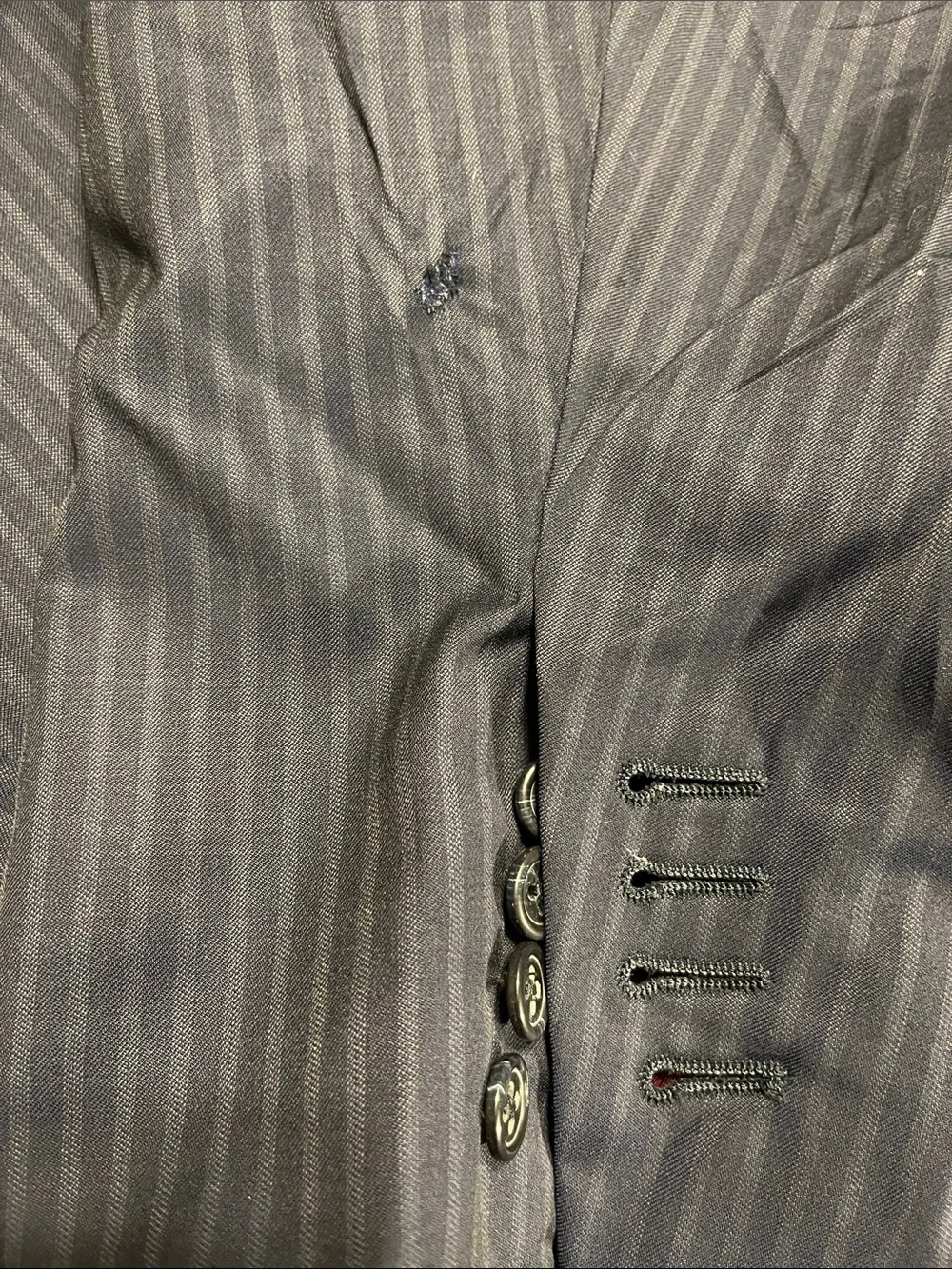 Tom James, Men’s Custom made wool suit, size 50R, pants W40/L 28